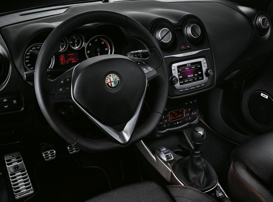 Торпедо Alfa Romeo MiTo Racer 2015 года  (фото 4 из 5)